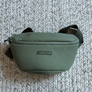 Brevite Crossbody